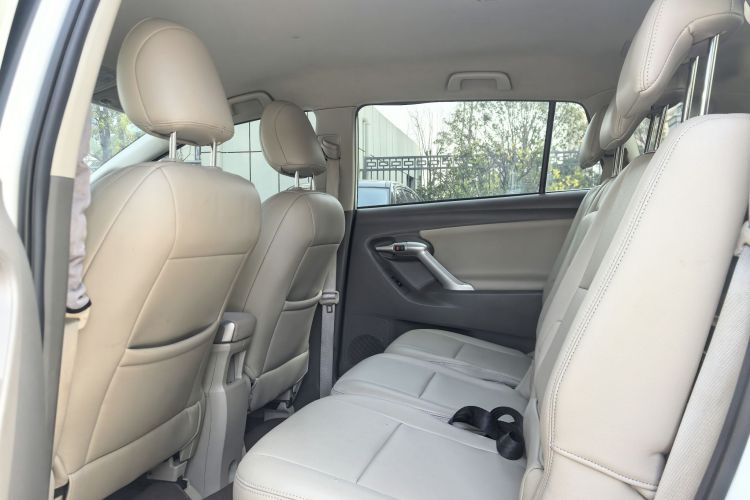 丰田 逸致 2015款 180E CVT跨界版中控内饰7008