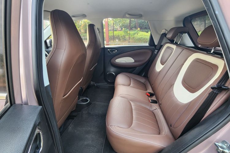 五菱汽车 五菱缤果 2023款 333km 悦享+款中控内饰7004