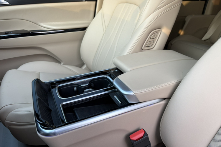 别克GL8新能源 2025款 陆尚 尊享版 7座中控内饰7010