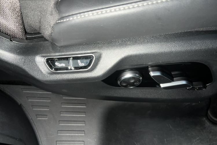 鸿蒙智行 问界M7 2022款 1.5T 四驱豪华版局部细节9001