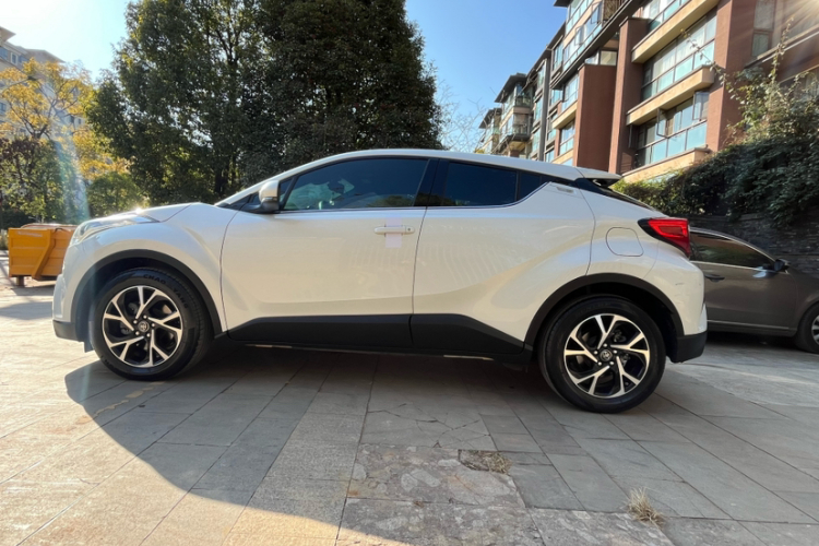 丰田C-HR 2020款 2.0L 领先版车身外观6004
