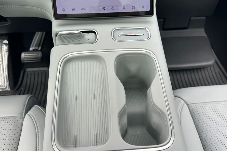 蔚来ES6 2024款 75kWh中控内饰7005