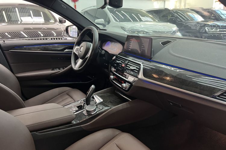 宝马5系 2019款 525Li M运动套装局部细节9012