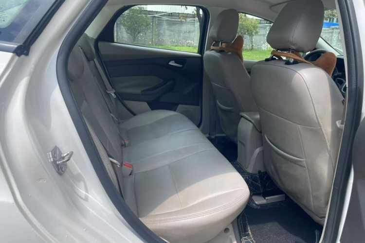 福特 福克斯 2012款 三厢 1.6L 自动舒适型中控内饰7004