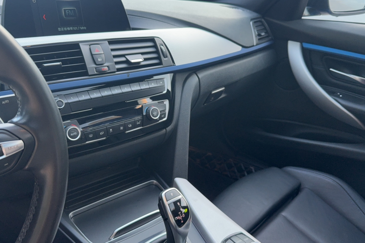 宝马3系 2018款 320i M运动套装中控内饰7004