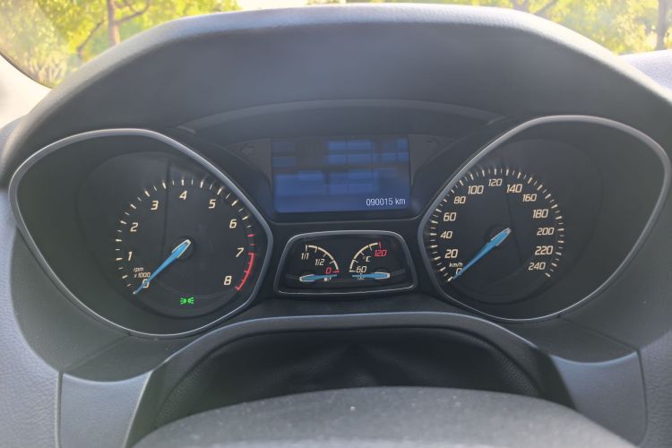 福特 福克斯 2012款 两厢 2.0L 自动豪华运动型中控内饰15