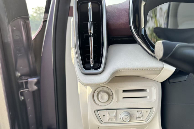 五菱汽车 五菱星云 2023款 2.0L DHT 旗舰版中控内饰7013