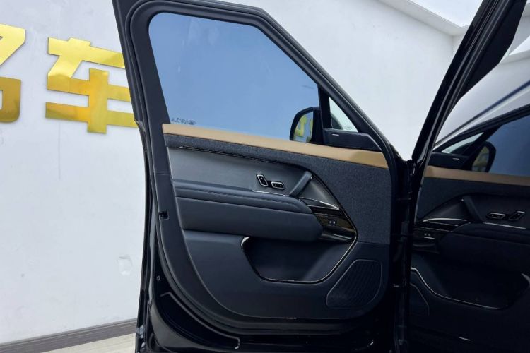 路虎 揽胜运动版 2024款 400PS Dynamic SE中控内饰7010