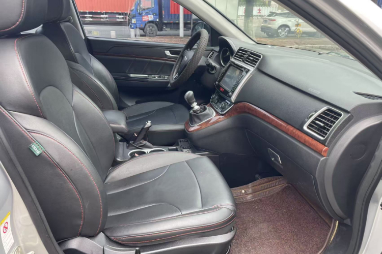 哈弗H6 2017款 红标 运动版 1.5T 手动两驱精英型车身外观6003