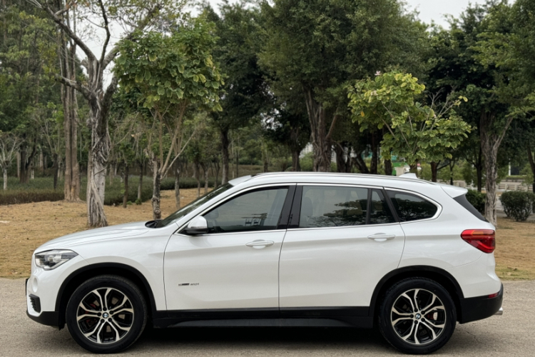 宝马X1 2018款 sDrive20Li 领先型车身外观6004