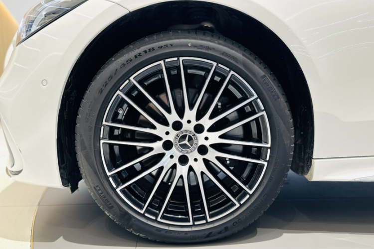 奔驰C级 2023款 改款 C 260 L 运动版车身外观6007