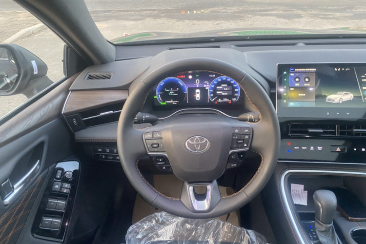 丰田 亚洲龙 2024款 双擎 2.5L XLE尊贵版中控内饰7002