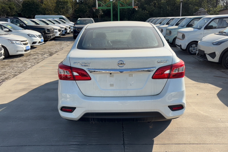 日产 轩逸 改款三 经典 1.6XE CVT舒适天窗版(8.29)车身外观6004