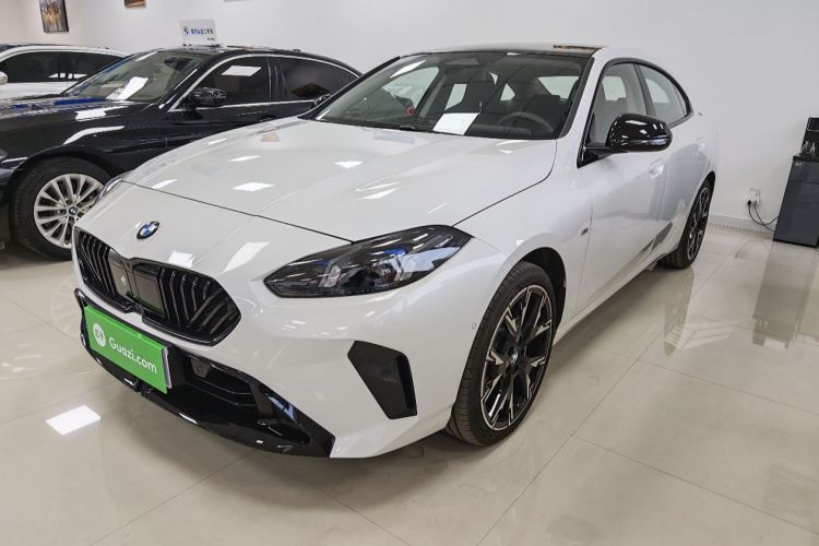 宝马2系 2025款 225L M运动曜夜套装车身外观6011