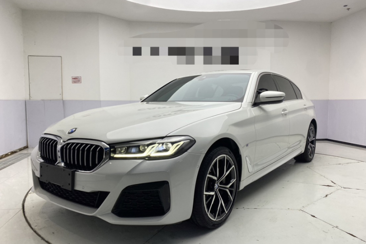 宝马5系 2022款 改款三 530Li 尊享型 M运动套装车身外观1