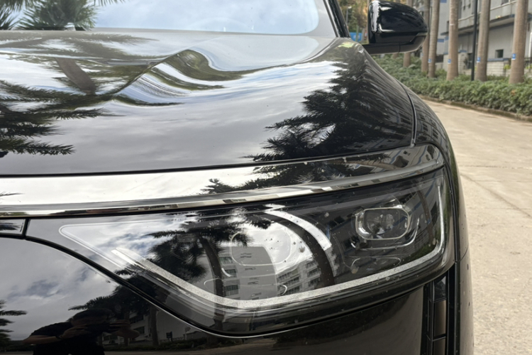 鸿蒙智行 问界M8 2025款 纯电 Ultra 六座四驱版车身外观6006