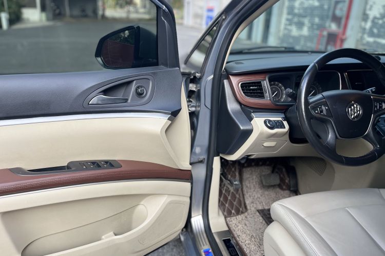 别克GL8 2018款 28T 豪华型 国VI中控内饰7003