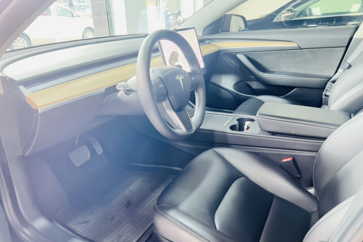 特斯拉 Model 3 2021款 标准续航后驱升级版 3D6中控内饰7003