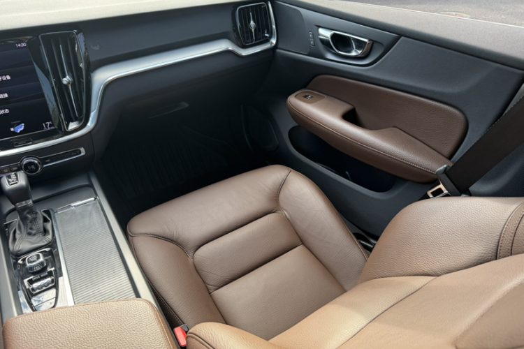 沃尔沃S60 2020款 T4 智逸豪华版中控内饰7005