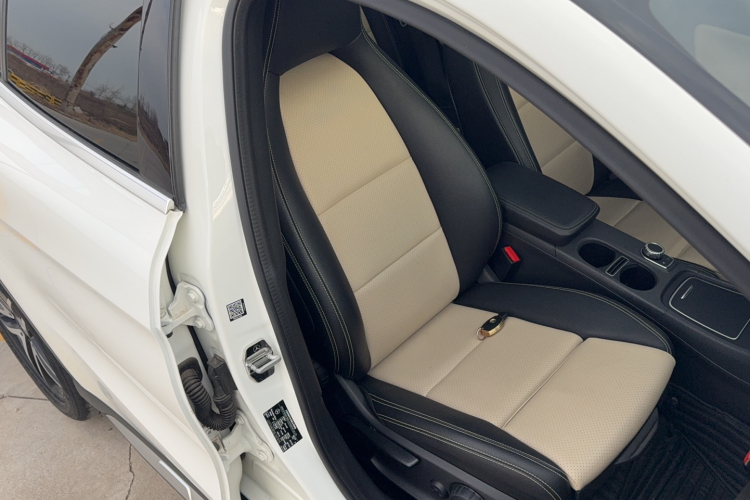 奔驰GLA 2017款 GLA 200 时尚型局部细节41