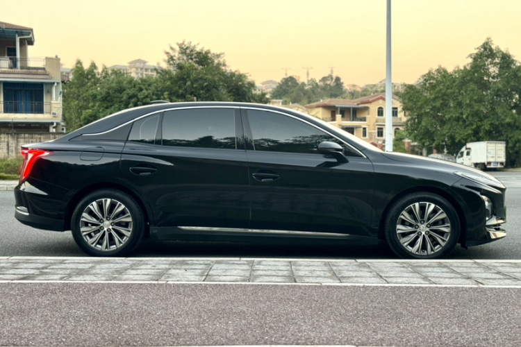 红旗E-QM5 2022款 431km 充电乐享版车身外观6009