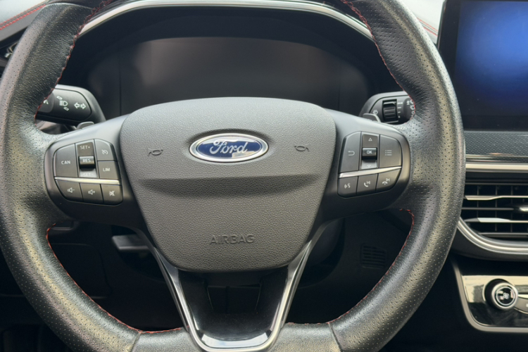 福特 福克斯 2022款 三厢 EcoBoost 180 自动ST Line局部细节13