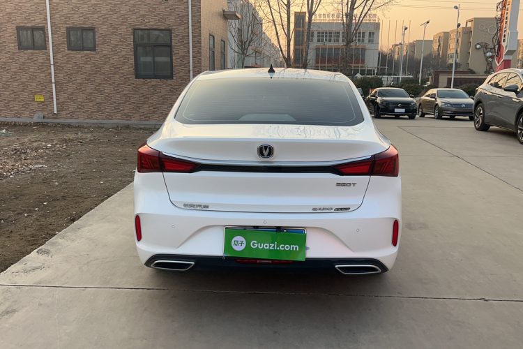 长安 逸动 2020款 PLUS 1.6L GDI 手动豪华型车身外观6005