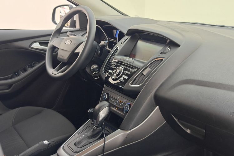 福特 福克斯 2018款 两厢经典 1.6L 自动舒适型智行版中控内饰7009