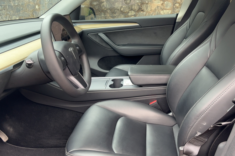 特斯拉 Model Y 2022款 改款 后轮驱动版中控内饰7002