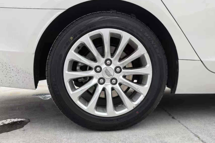 凯迪拉克XTS 2018款 28T 精英型中控内饰7012