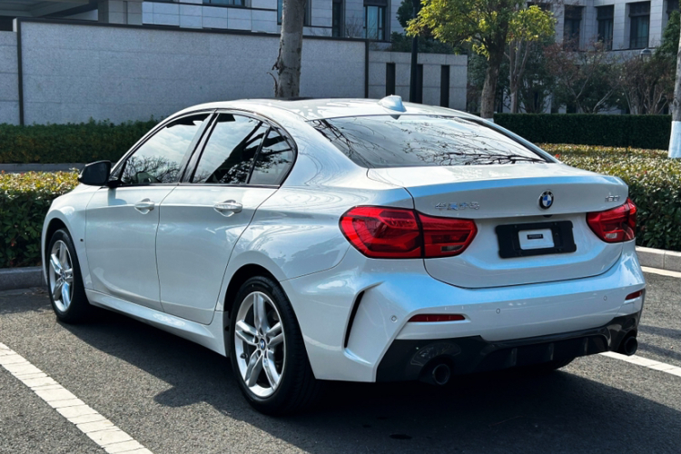 宝马1系 2021款 120i M运动曜夜版车身外观6006