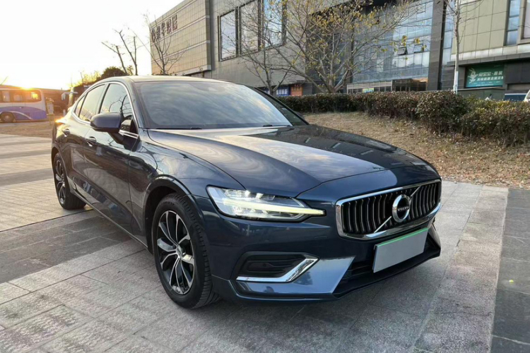 沃尔沃S60 2022款 B4 智逸豪华版车身外观6007