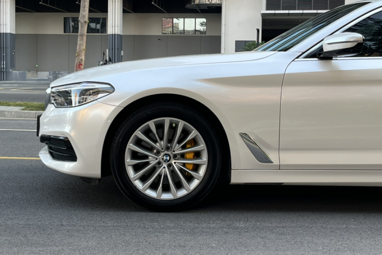 宝马5系 2020款 530Li 尊享型 豪华套装车身外观6007