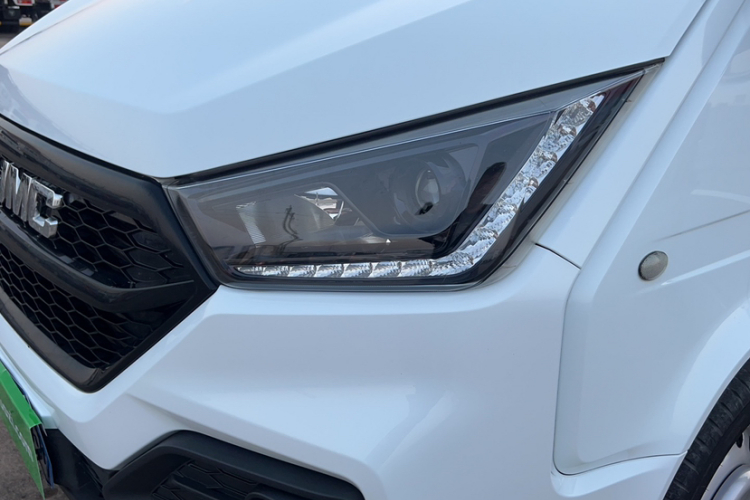 江铃 特顺 2019款 2.8T商运型短轴中顶6座国VI JX493局部细节36