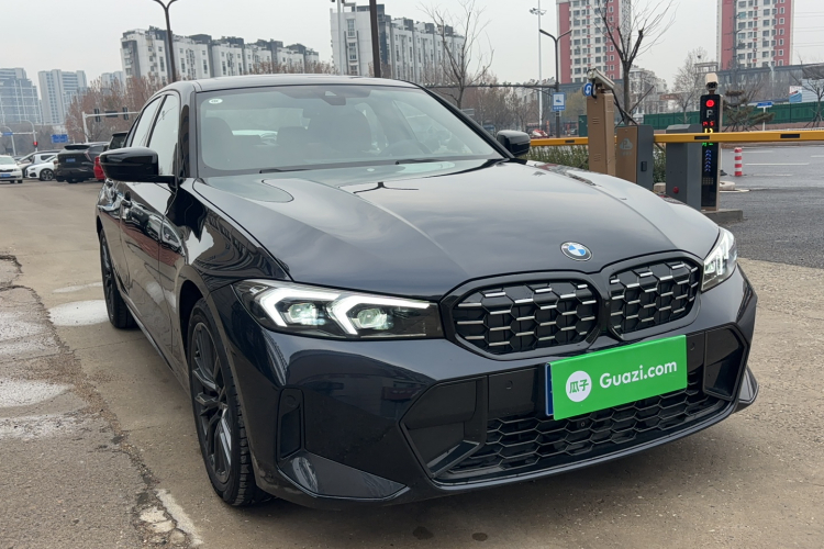 宝马3系 2024款 325i M运动曜夜套装车身外观6002