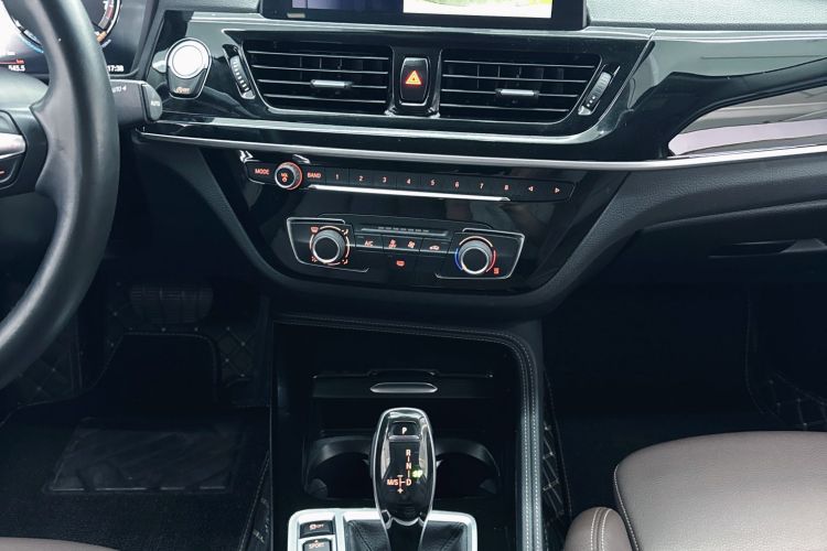 宝马1系 2021款 120i M运动曜夜版中控内饰7003