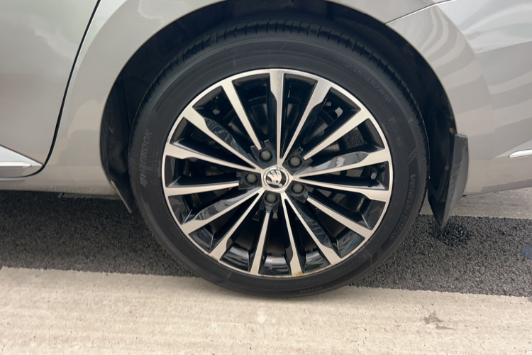 斯柯达 速派 2018款 TSI330 DSG豪华版 国V车身外观6008