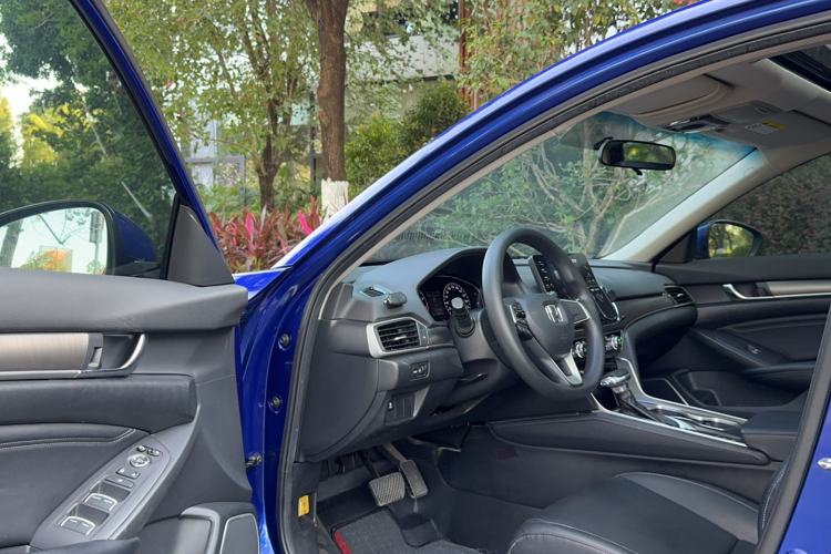 本田 雅阁 2018款 230TURBO 舒适版 国V中控内饰7001