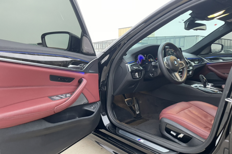 宝马5系 2019款 改款 530Li 尊享型 M运动套装中控内饰7005