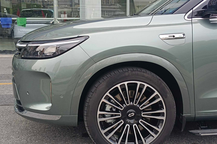 鸿蒙智行 问界M7 2024款 1.5T 智驾四驱Max版 5座车身外观6003