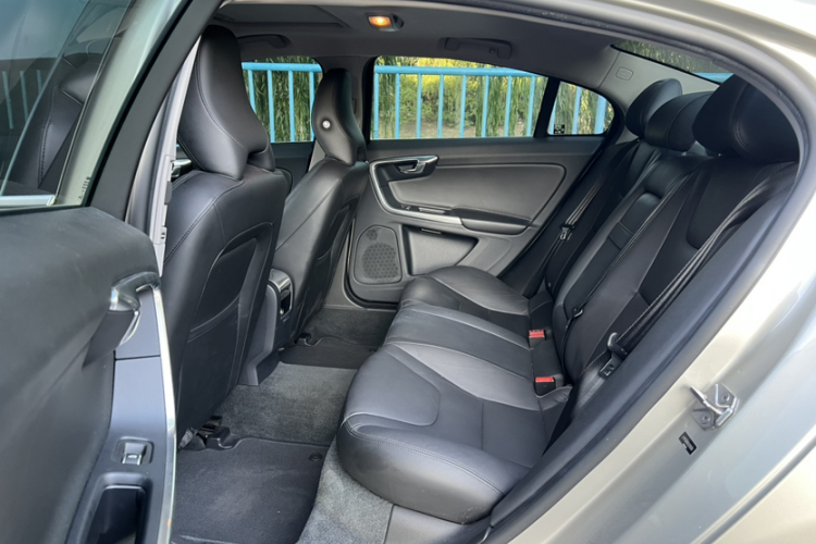 沃尔沃S60 2019款 S60L 改款 T5 智进进阶版中控内饰7004