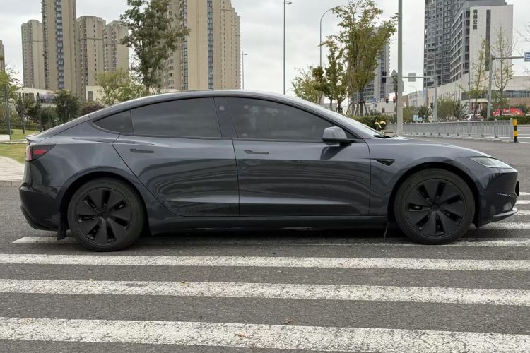 特斯拉 Model 3 2023款 后轮驱动版车身外观6009