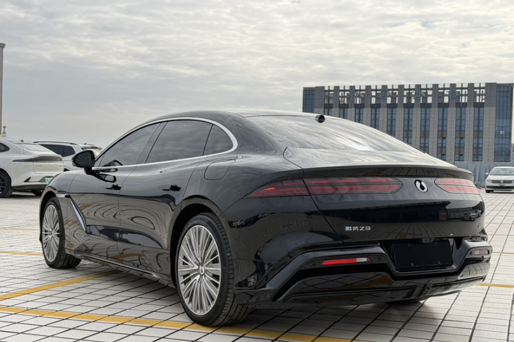 腾势Z9 2024款 1100km 四驱Ultra版车身外观6010