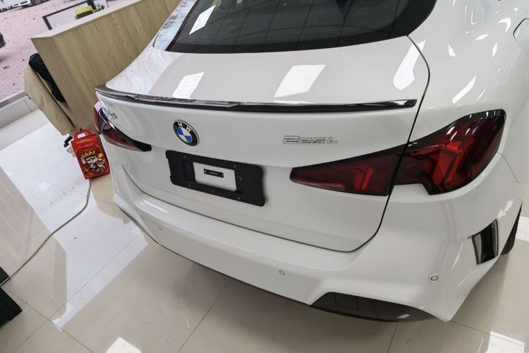 宝马2系 2025款 225L M运动曜夜套装车身外观6004