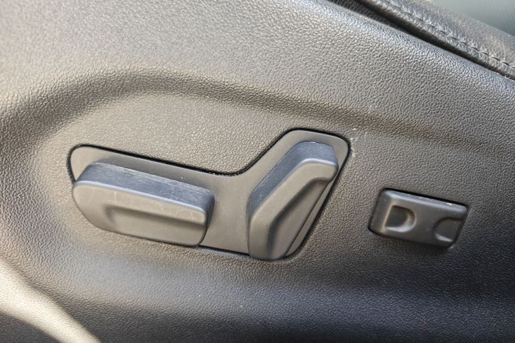 雪铁龙C5 2014款 2.0L 自动尊享型中控内饰7004