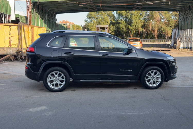 Jeep 自由光 2017款 2.0L 优越版车身外观6003