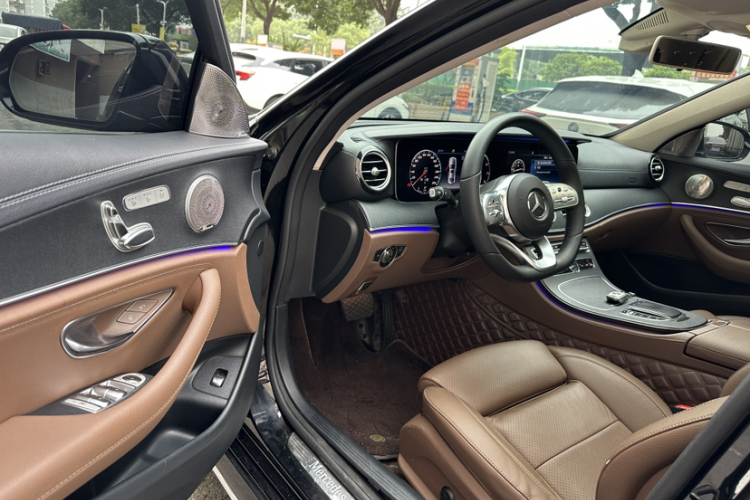奔驰E级 2019款 E 200 L 运动型中控内饰7011