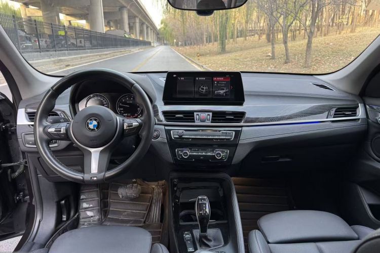 宝马X1 2020款 xDrive25Li 尊享型中控内饰7003