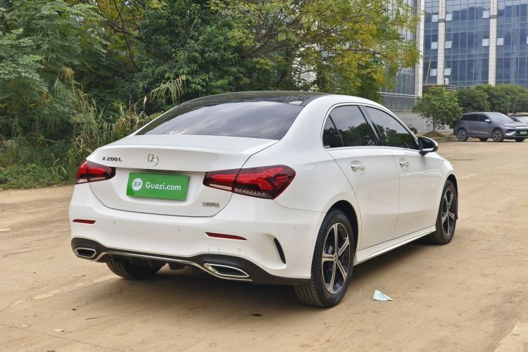 奔驰A级 2022款 改款三 A 200 L 运动轿车时尚型车身外观6006