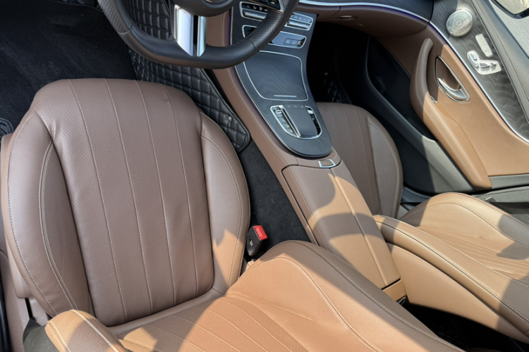 奔驰E级(进口) 2023款 E 300 时尚型运动版中控内饰7014